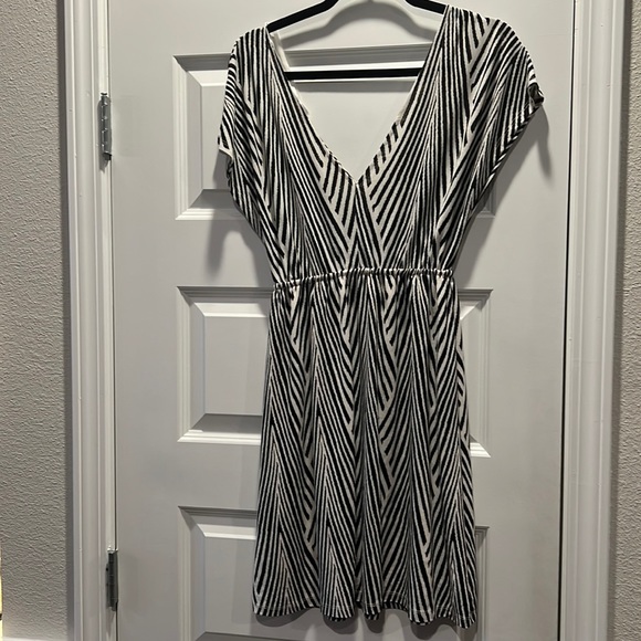 Black and white stripe dress - Picture 1 of 1